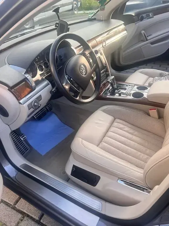 Gebraucht VW Phaeton 245 PS (180 kW) 2015 Beige Limousine