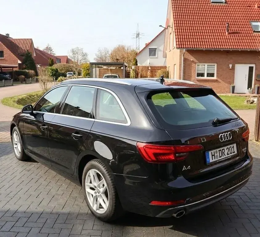Gebraucht Audi A4 Sport 150 PS (110 kW) 2017 Schwarz Kombi