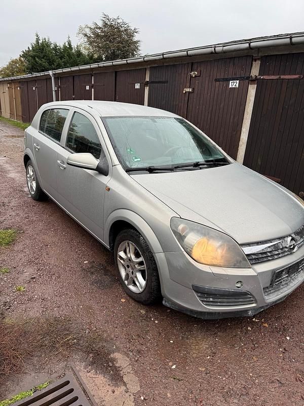 Grau Gebraucht 2006 Opel Astra Limousine | 500 € (Superpreis) - Bild 1/4