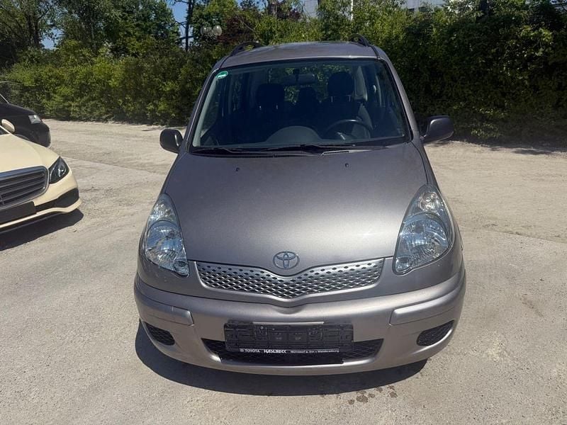 Grau Gebraucht 2005 Toyota Yaris Sol Kombi | 1.999 € (Superpreis) - Bild 1/4