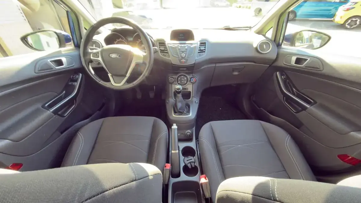 Gebraucht Ford Fiesta Trend 82 PS (60 kW) 2016 Indicblau Kleinwagen