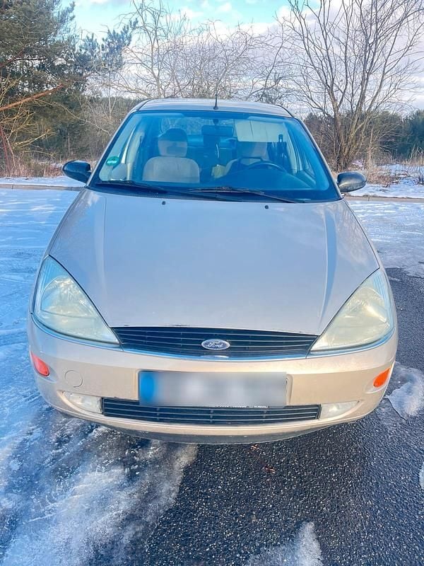 Gebraucht Ford Focus 113 PS (83 kW) 2001 Gold Limousine