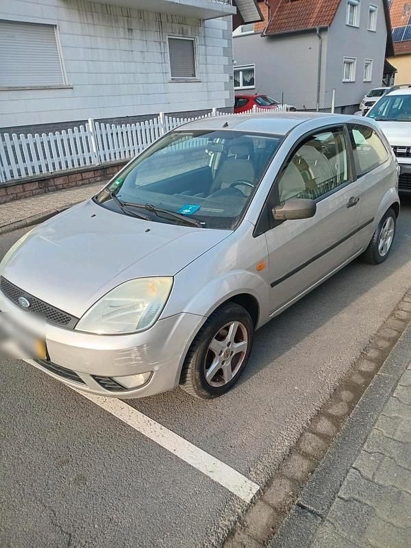 Gebraucht Ford Fiesta 70 PS (51 kW) 2005 Silber Kleinwagen