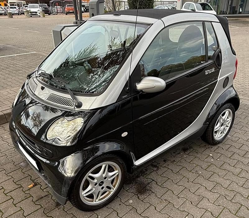 Schwarz Gebraucht 2002 Smart ForTwo Cabrio Passion Cabrio | 3.199 € (Etwas zu teuer) - Bild 1/4