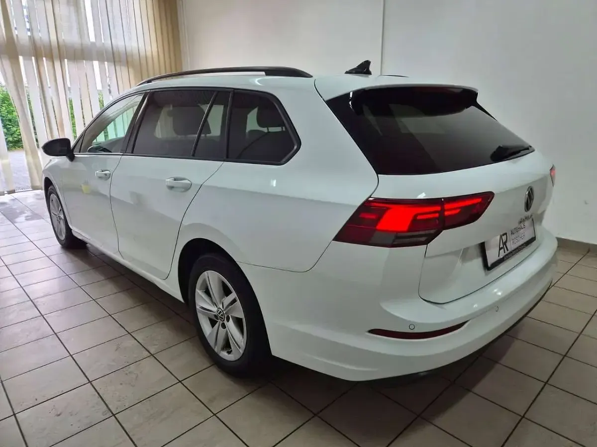Gebraucht VW Golf VIII Life 116 PS (85 kW) 2023 Pure white Kombi