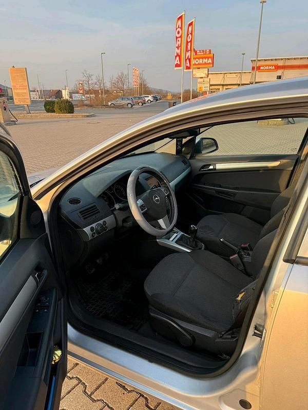 Gebraucht Opel Astra 110 PS (80 kW) 2010 Silber Kombi