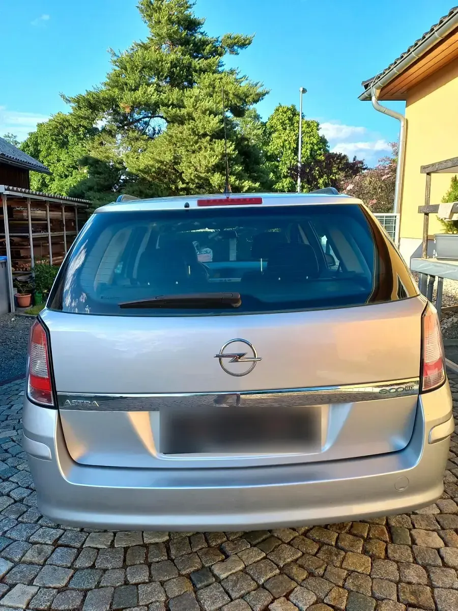 Gebraucht Opel Astra 90 PS (66 kW) 2010 Silber Kombi