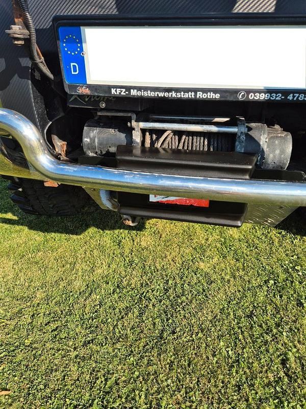 Second-hand Nissan Frontier 133 CP (97 kW) 2011 Negru Pickup