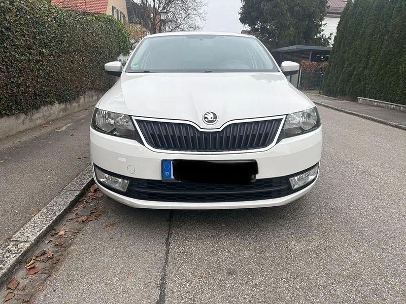 Weiß Gebraucht 2014 Skoda Rapid Limousine | 9.000 € (Fairer Preis) - Bild 1/4
