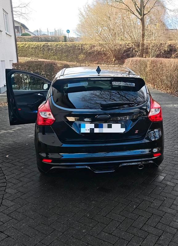 Gebraucht Ford Focus 150 PS (110 kW) 2013 Schwarz Limousine