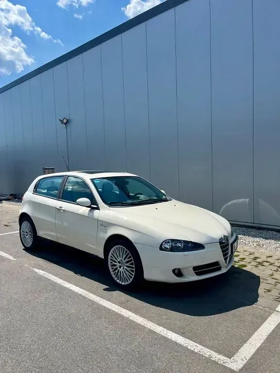 Gebraucht Alfa Romeo 147 120 PS (88 kW) 2008 Weiß Kleinwagen