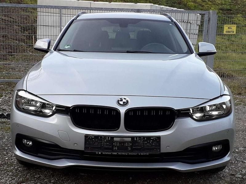 Silber Gebraucht 2015 BMW 318 Kombi | 9.800 € (Superpreis) - Bild 1/4