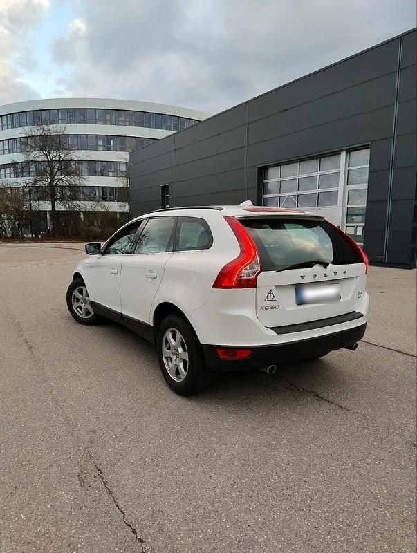 Gebraucht Volvo XC60 163 PS (119 kW) 2012 Weiß SUV