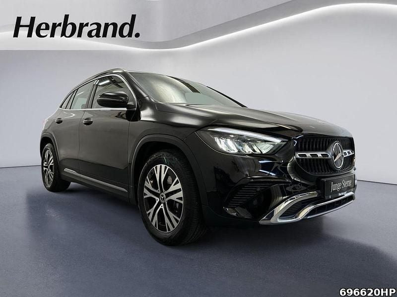 Gebraucht Mercedes GLA200 Progressive 163 PS (119 kW) 2025 Metalliclack kosmosschwarz SUV