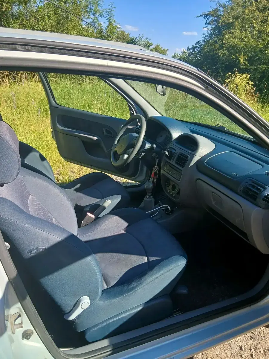 Gebraucht Renault Clio 75 PS (55 kW) 2001 Silber Kleinwagen