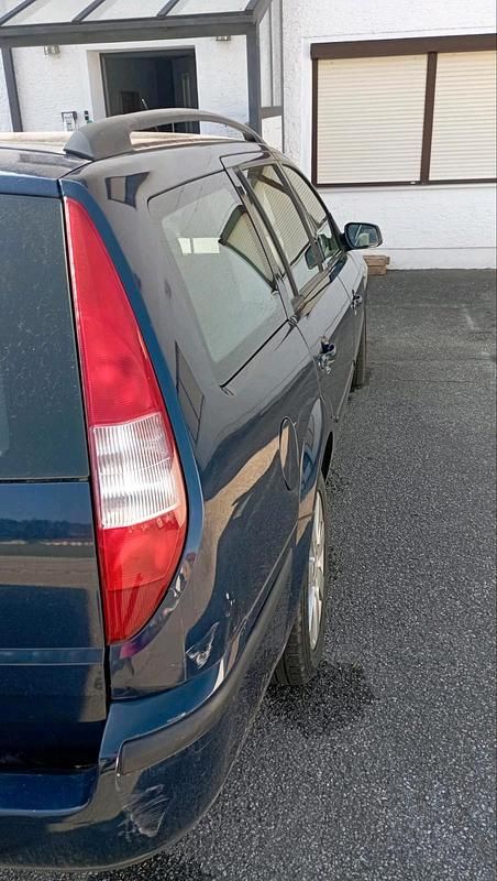 Gebraucht Ford Mondeo 125 PS (91 kW) 2004 Blau Kombi