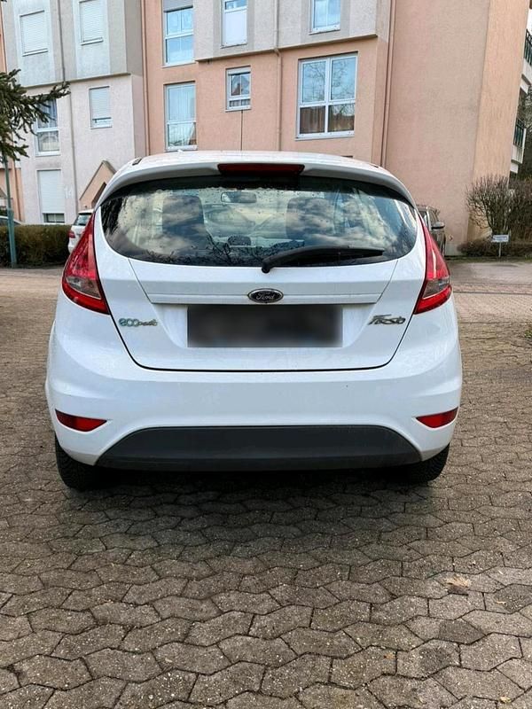 Gebraucht Ford Fiesta 95 PS (69 kW) 2010 Weiß Kleinwagen