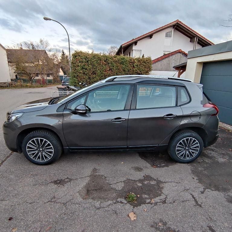 Grau Gebraucht 2019 Peugeot 2008 Active SUV | 7.200 € (Superpreis) - Bild 1/4