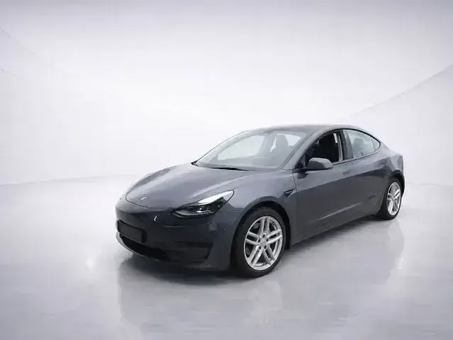 Käytetty Tesla Model 3 Standard Range 239 kW (325 HP) 2022 Valkoinen Sedan
