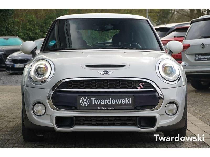 Gebraucht Mini Cooper S Chili 192 PS (141 kW) 2017 White silver metallic Kleinwagen