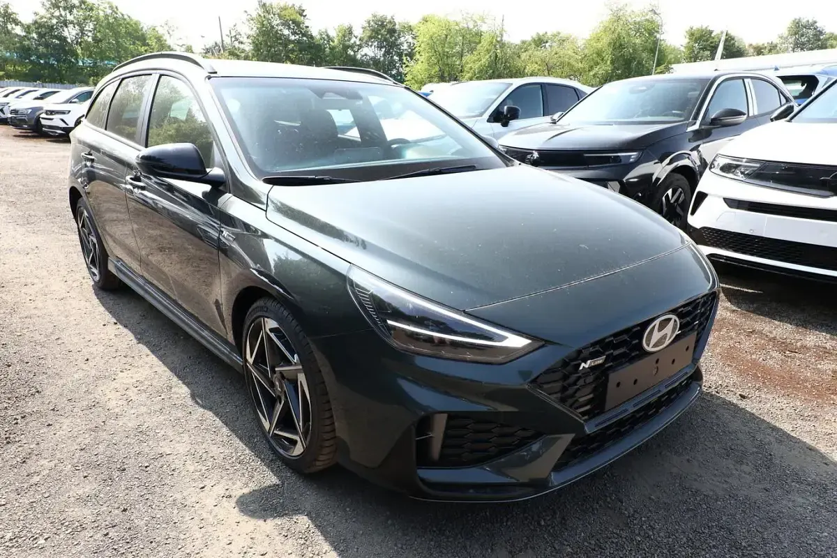 Neu Hyundai i30 N Line 150 PS (110 kW) 2026 Cypress green mineraleffekt Kombi