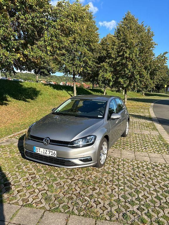 Schwarz Gebraucht 2018 VW Golf VII Comfortline Limousine | 13.350 € (Fairer Preis) - Bild 1/4