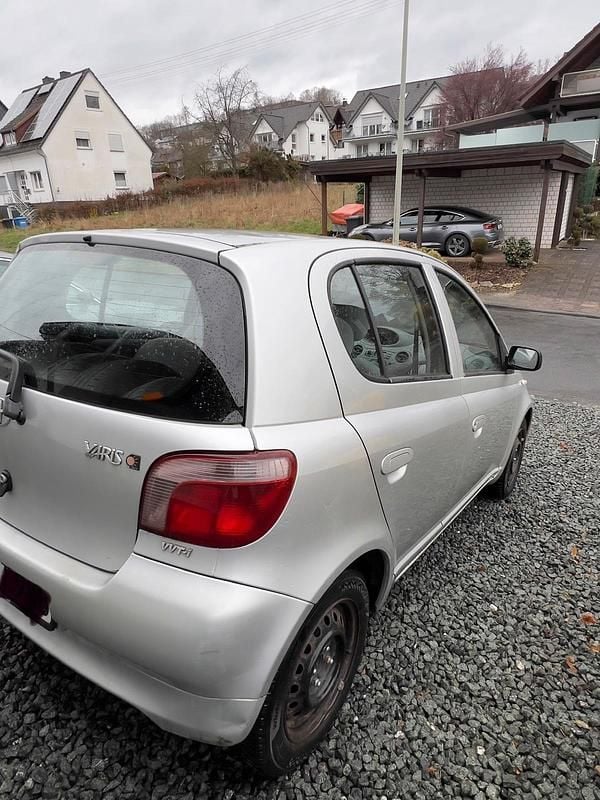 Gebraucht Toyota Yaris 88 PS (64 kW) 2001 Silber Kleinwagen