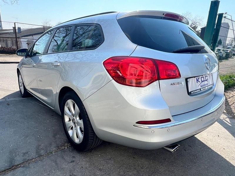 Gebraucht Opel Astra Edition 165 PS (121 kW) 2014 Silber Kombi