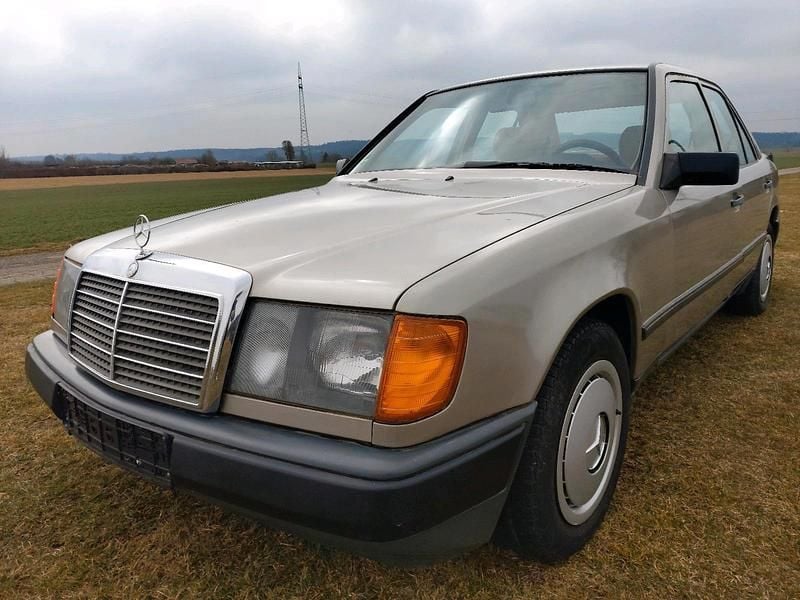 Gebraucht Mercedes E230 136 PS (100 kW) 1988 Gold Limousine