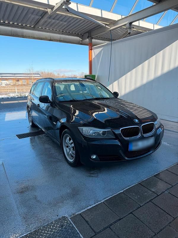 Gebraucht BMW 320 184 PS (135 kW) 2010 Schwarz Kombi