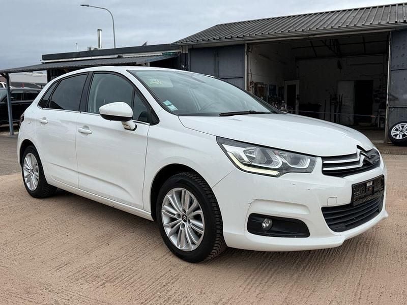 Gebraucht Citroën C4 Start 120 PS (88 kW) 2016 Weiß Limousine