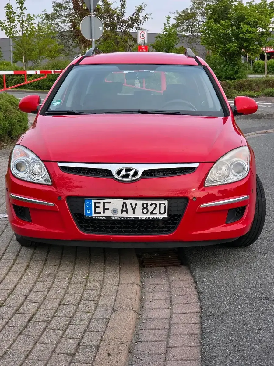 Gebraucht Hyundai i30 109 PS (80 kW) 2008 Rot Limousine
