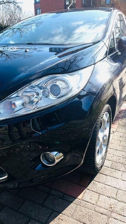 Gebraucht Ford Fiesta Titanium 82 PS (60 kW) 2011 Schwarz Kleinwagen