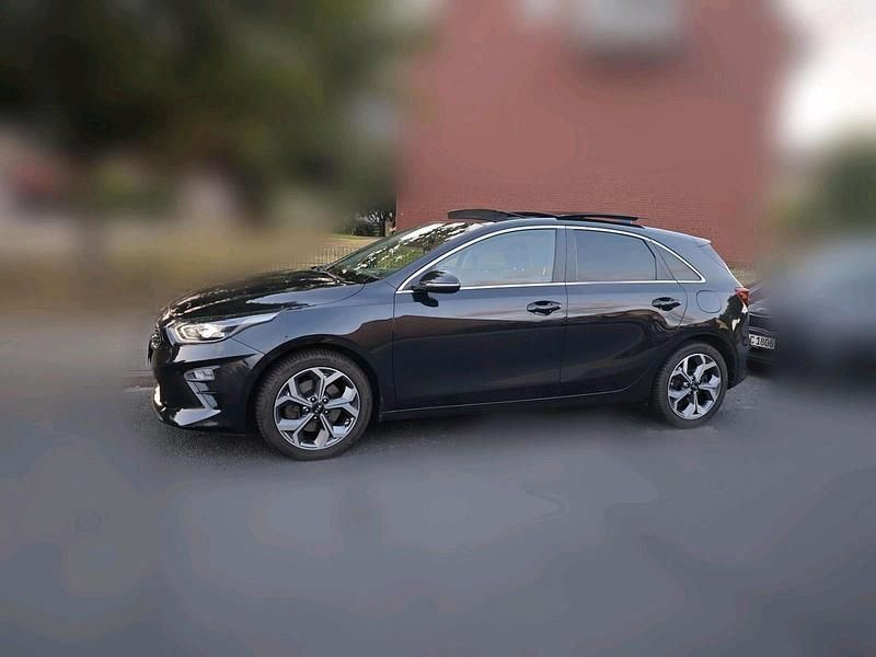 Schwarz Gebraucht 2018 Kia Ceed Limousine | 16.000 € (Etwas zu teuer) - Bild 1/4