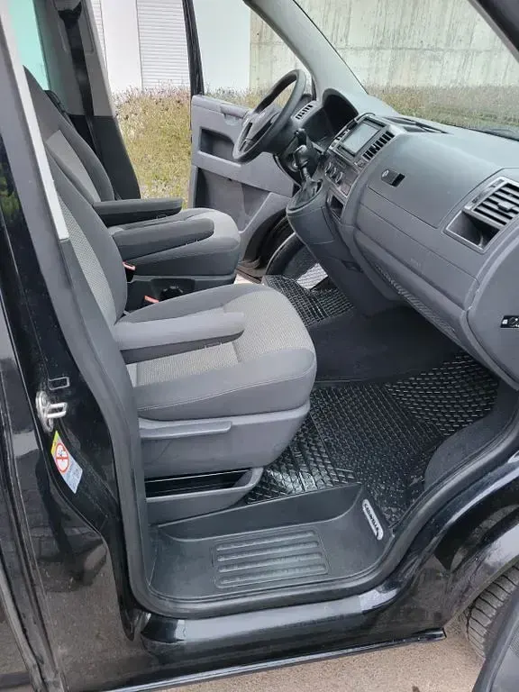 Używany VW Caravelle 140 KM (102 kW) 2012 Czarny Van