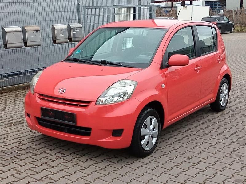Rot Gebraucht 2008 Daihatsu Sirion Kleinwagen | 1.990 € (Fairer Preis) - Bild 1/4