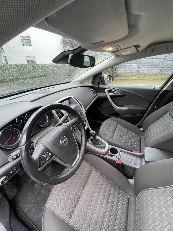 Gebraucht Opel Astra Active 140 PS (102 kW) 2013 Grün Kombi