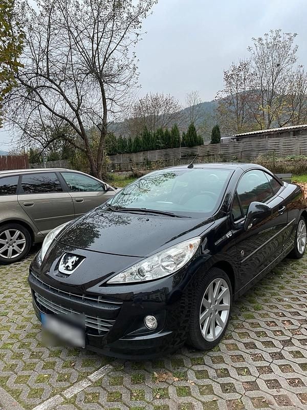Schwarz Gebraucht 2011 Peugeot 207 CC Roland Garros Cabrio | 4.300 € (Etwas zu teuer) - Bild 1/4