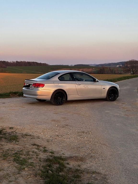 Gebraucht BMW 320 170 PS (125 kW) 2007 Silber Coupé