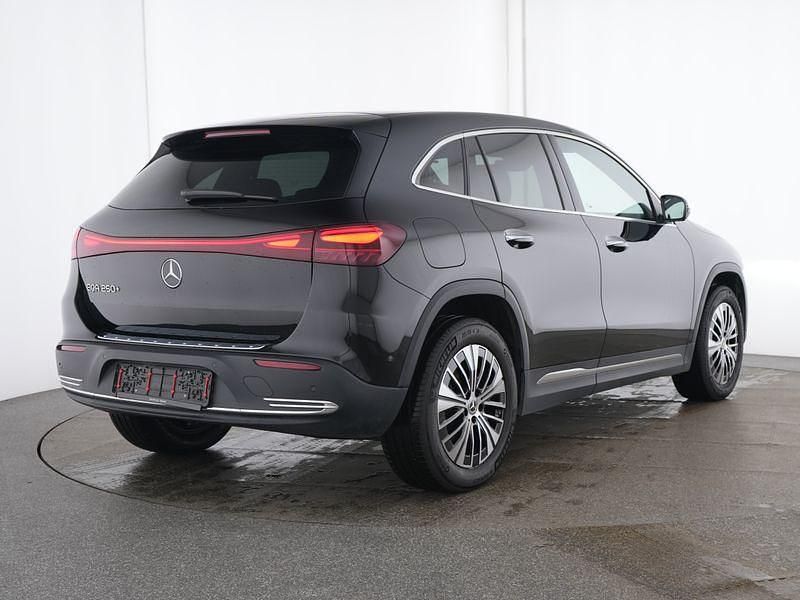 Unilack nachtschwarz Gebraucht 2024 Mercedes EQA250 Advanced SUV | 39.610 € (Teuer) - Bild 1/4