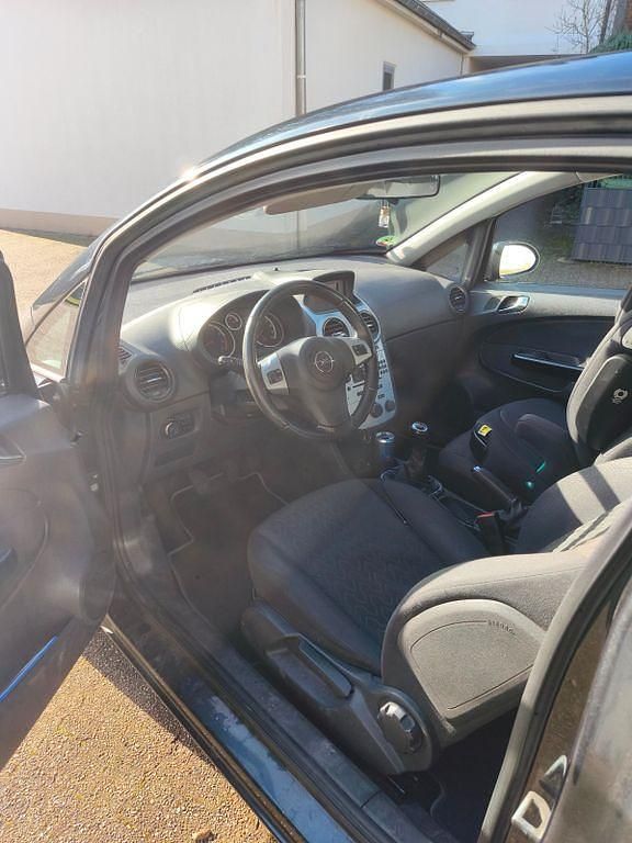 Gebraucht Opel Corsa Active 69 PS (50 kW) 2013 Schwarz Kleinwagen