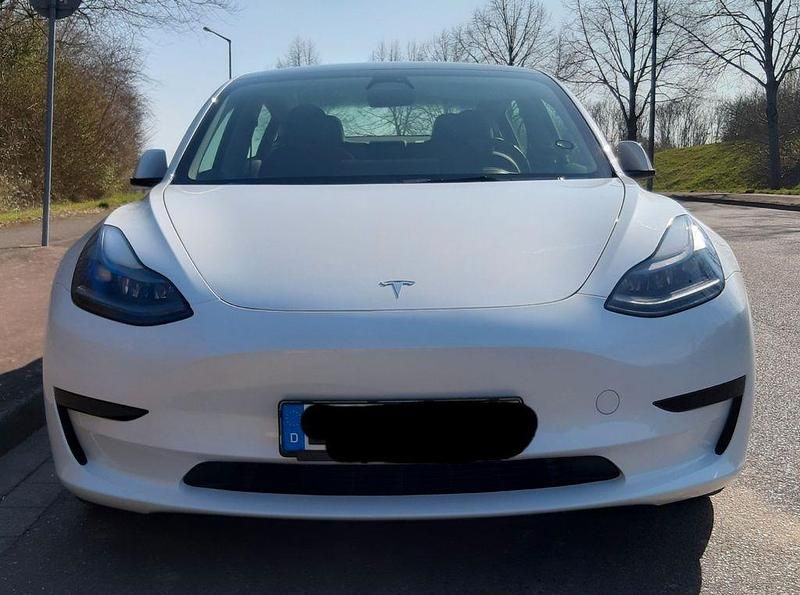 Weiß Gebraucht 2022 Tesla Model 3 RWD Limousine | 26.000 € (Guter Preis) - Bild 1/4