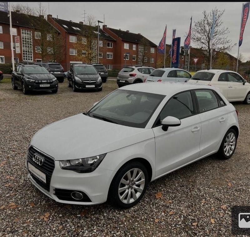 Weiß Gebraucht 2014 Audi A1 Sportback Ambition Kleinwagen | 12.600 € (Fairer Preis) - Bild 1/1