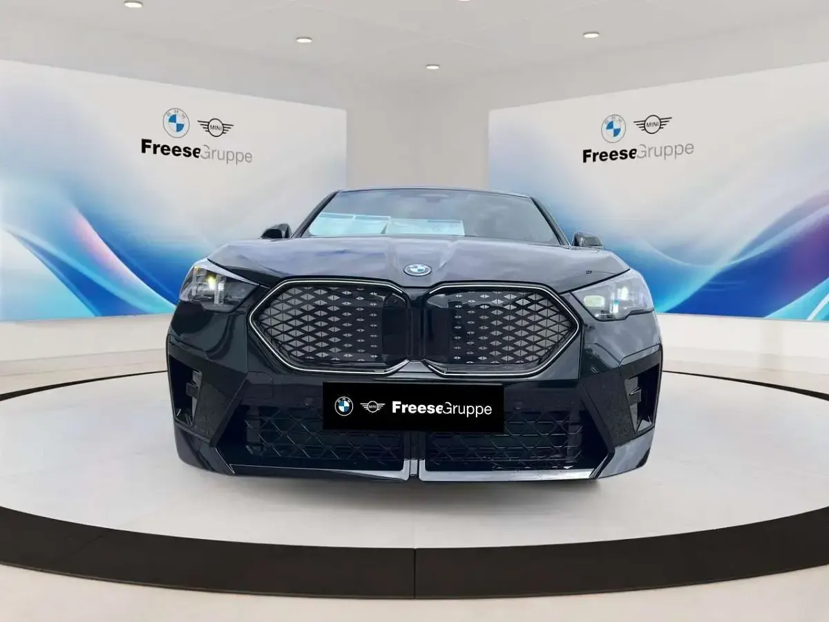 Neu BMW iX2 Performance 230 kW (313 PS) 2026 Schwarz SUV