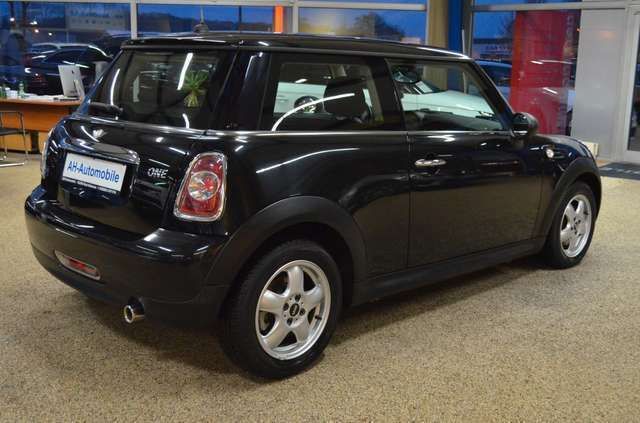 Gebraucht Mini ONE 98 PS (72 kW) 2011 Schwarz Kleinwagen