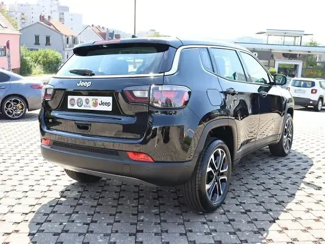 Gebraucht Jeep Compass Altitude 131 PS (96 kW) 2024 Schwarz SUV