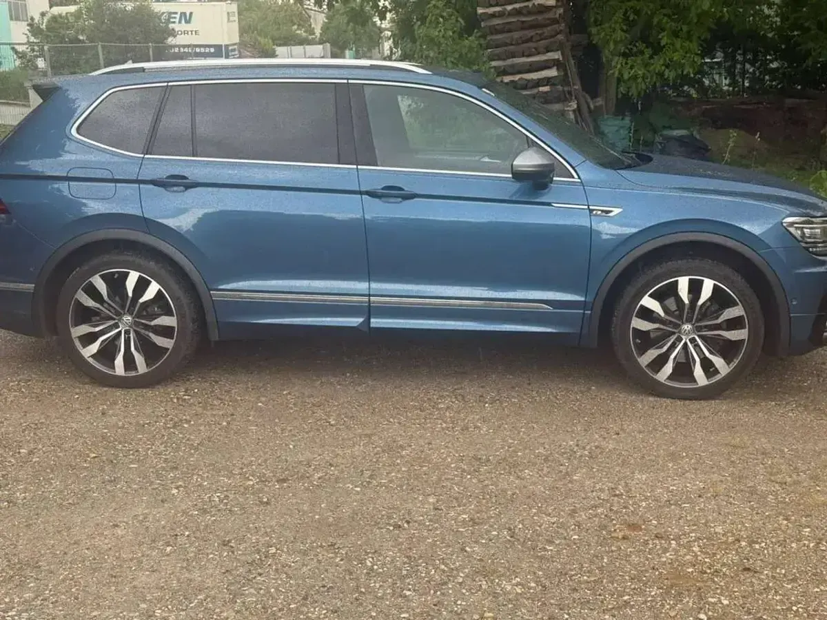 Gebraucht VW Tiguan Allspace Highline 239 PS (175 kW) 2020 Blau SUV