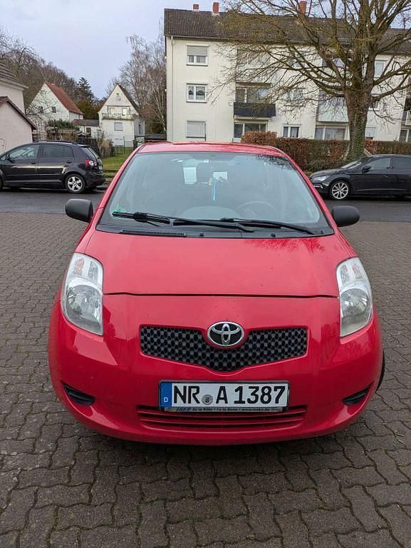 Gebraucht Toyota Yaris 69 PS (50 kW) 2007 Rot Kleinwagen