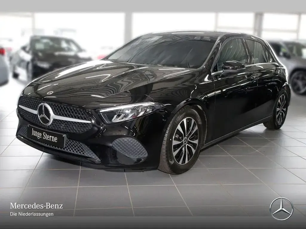 Gebraucht Mercedes A200 Advanced 150 PS (110 kW) 2025 Schwarz Limousine