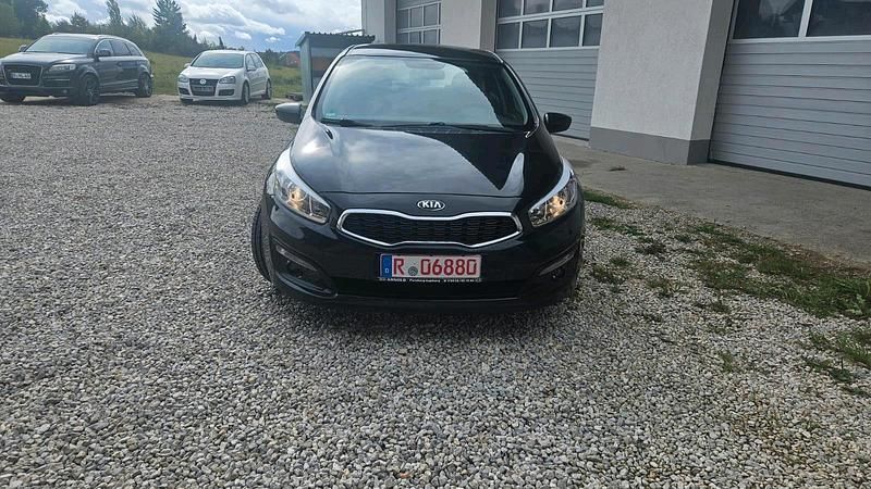 Schwarz Gebraucht 2016 Kia Ceed Edition 7 Kleinwagen | 8.950 € (Fairer Preis) - Bild 1/4
